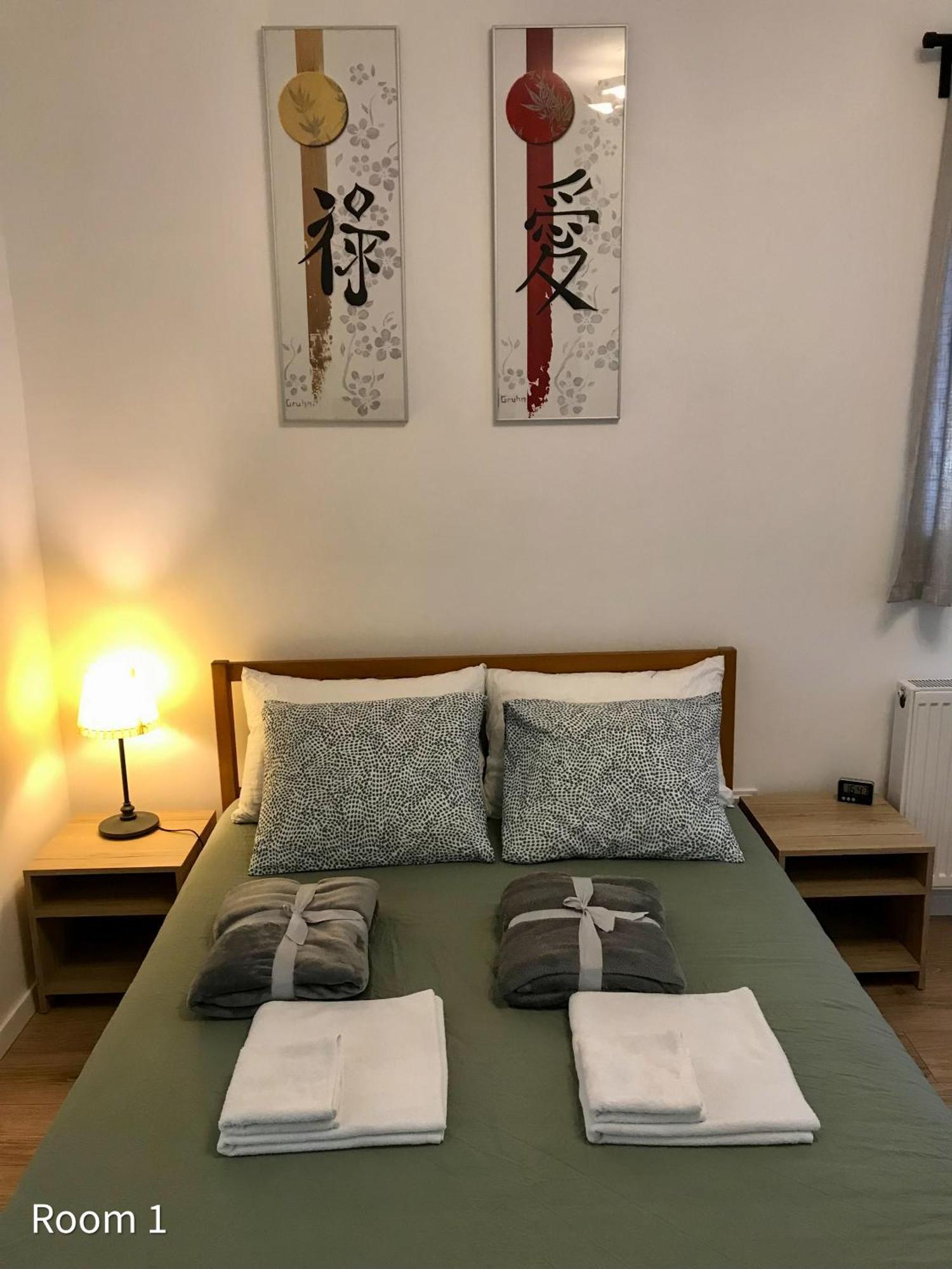 Quiet, Green, Relaxing Place - 2 Bedroom Apartment Balatonfured Bagian luar foto