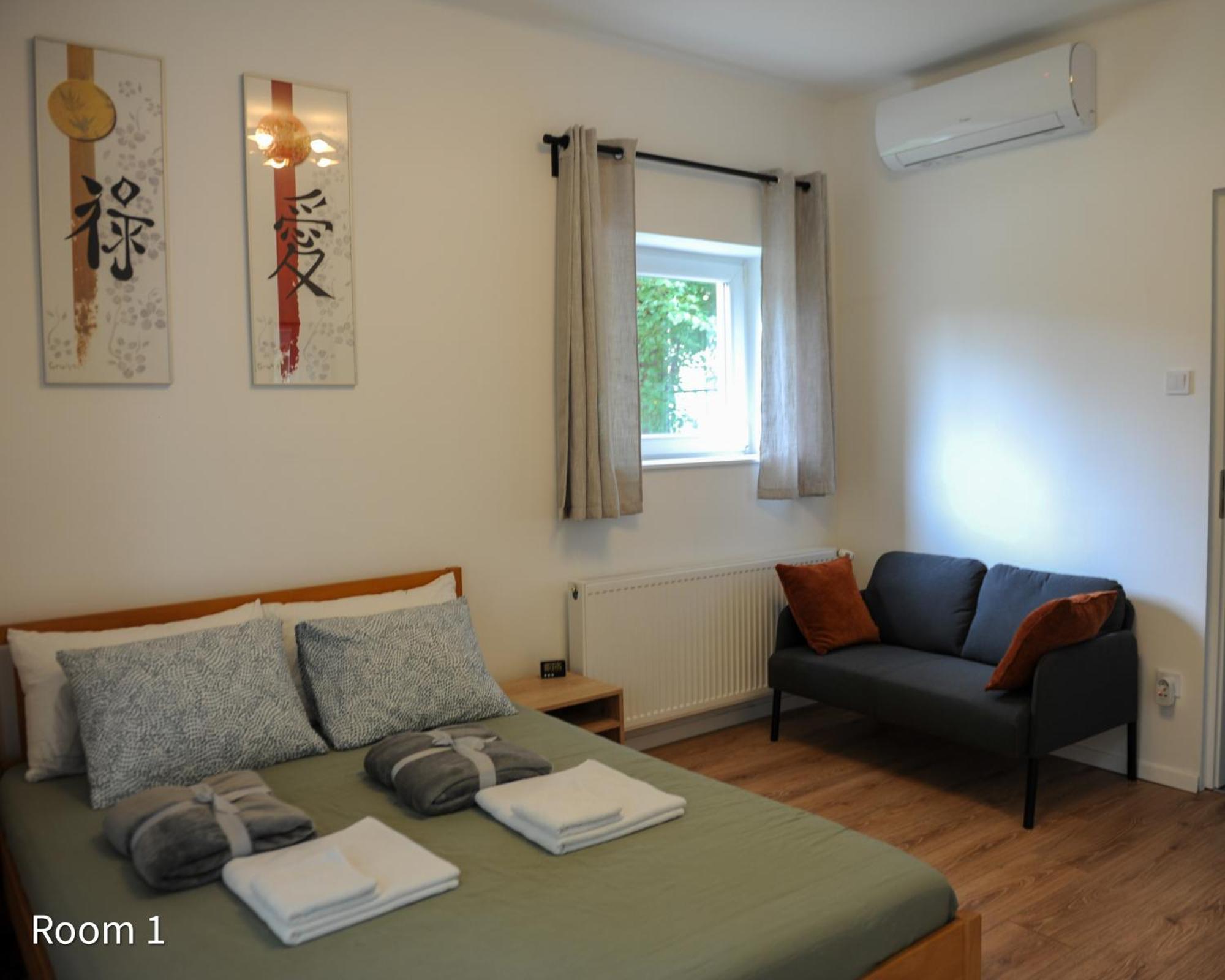 Quiet, Green, Relaxing Place - 2 Bedroom Apartment Balatonfured Bagian luar foto
