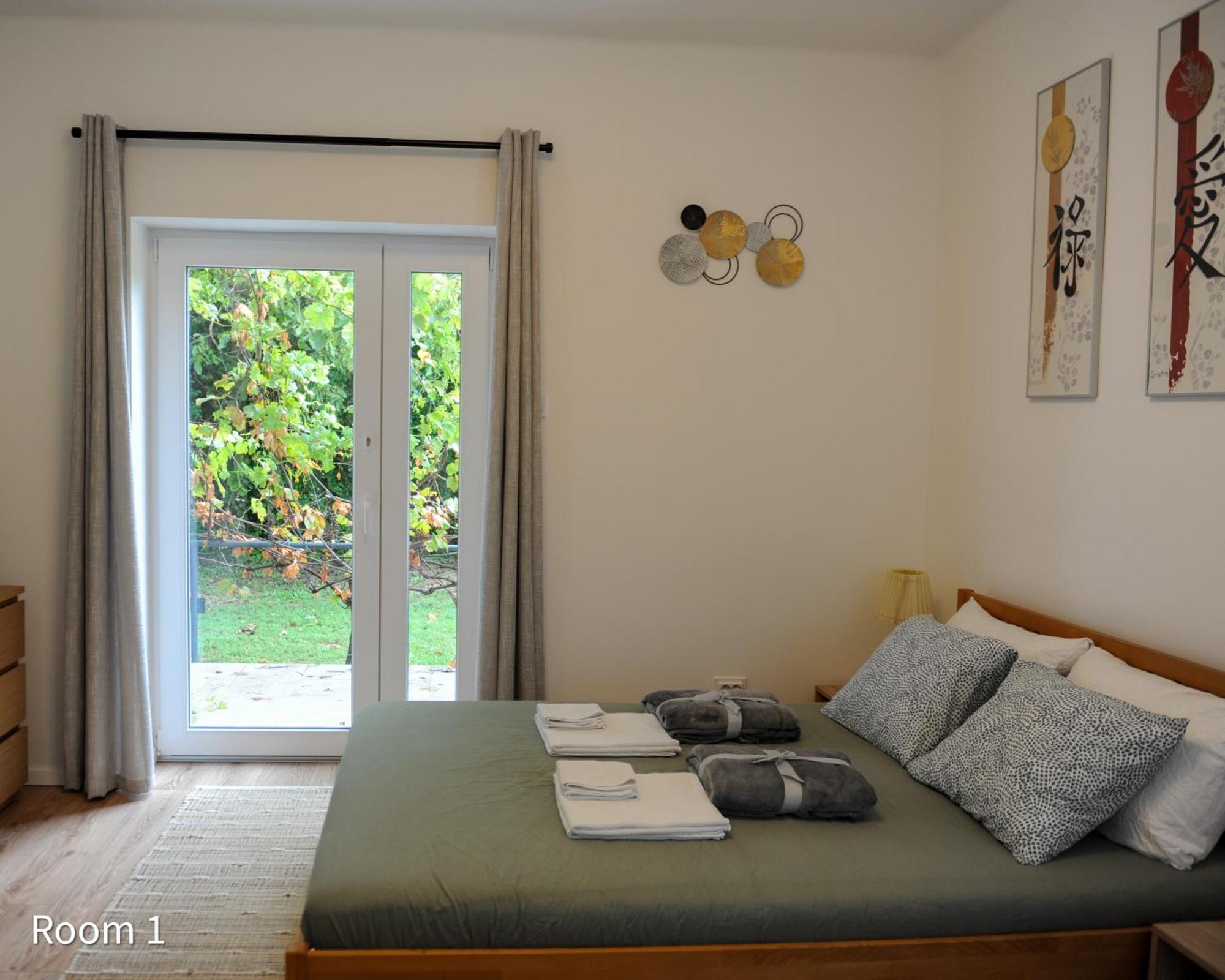 Quiet, Green, Relaxing Place - 2 Bedroom Apartment Balatonfured Bagian luar foto