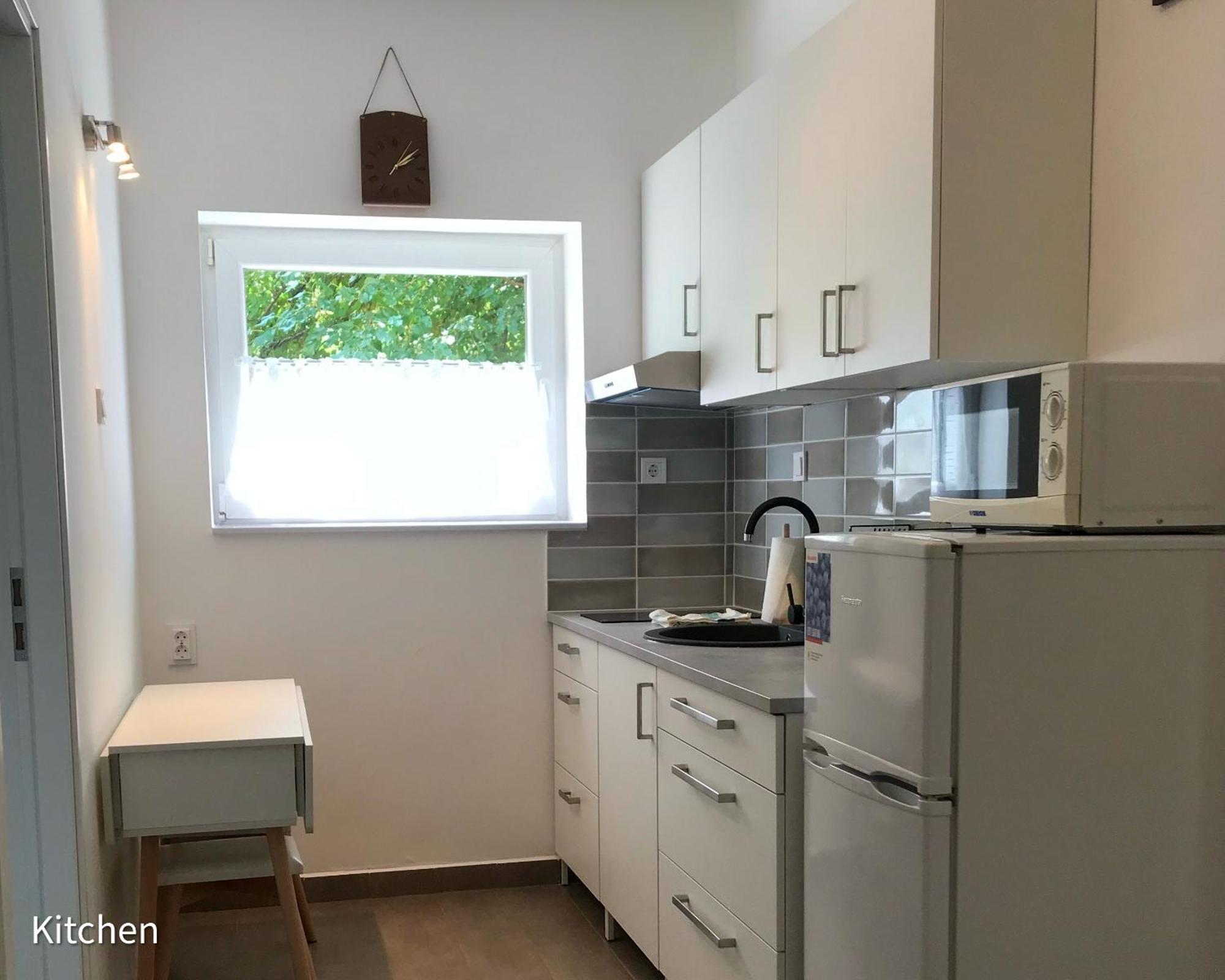 Quiet, Green, Relaxing Place - 2 Bedroom Apartment Balatonfured Bagian luar foto