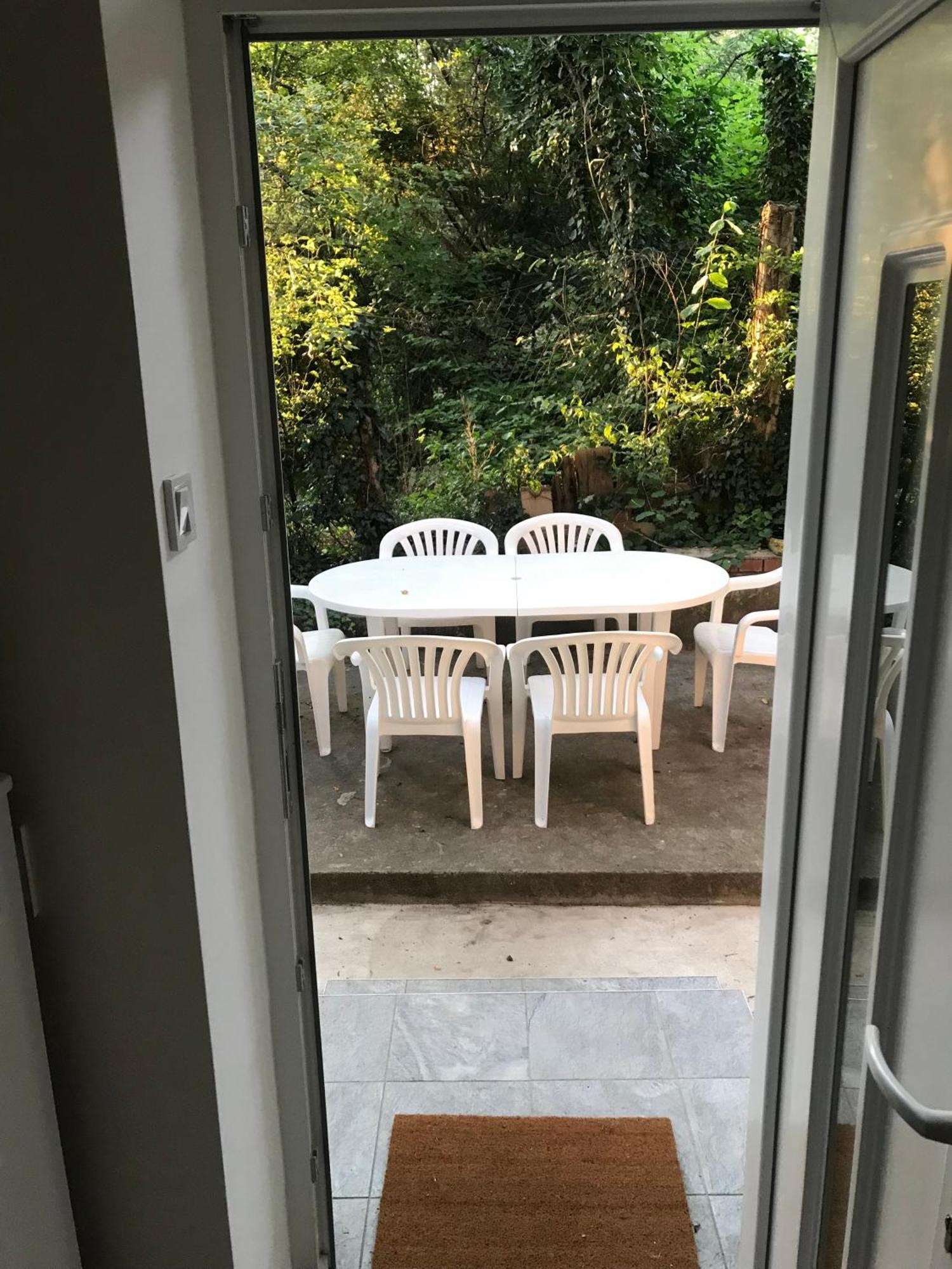 Quiet, Green, Relaxing Place - 2 Bedroom Apartment Balatonfured Bagian luar foto