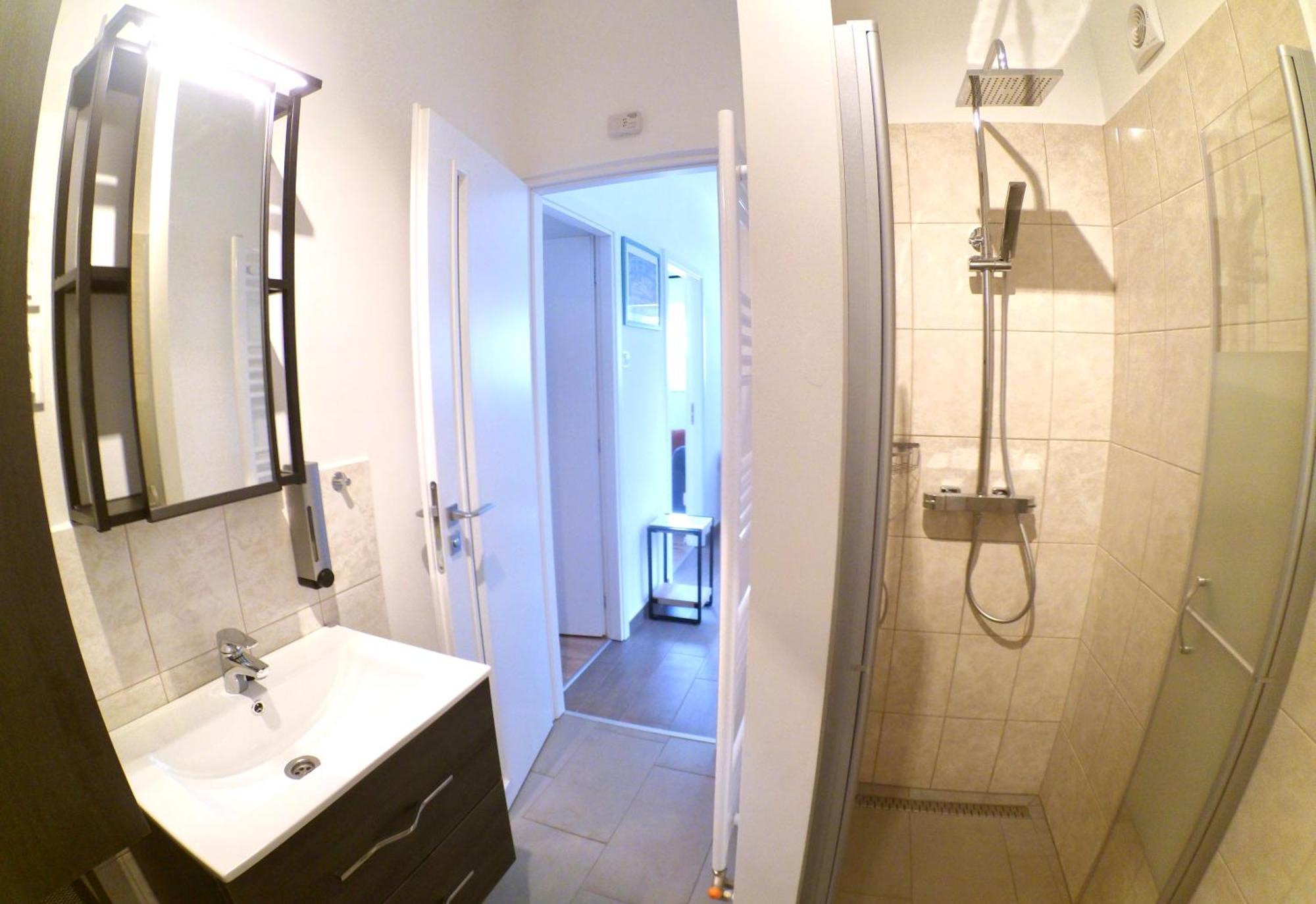 Quiet, Green, Relaxing Place - 2 Bedroom Apartment Balatonfured Bagian luar foto